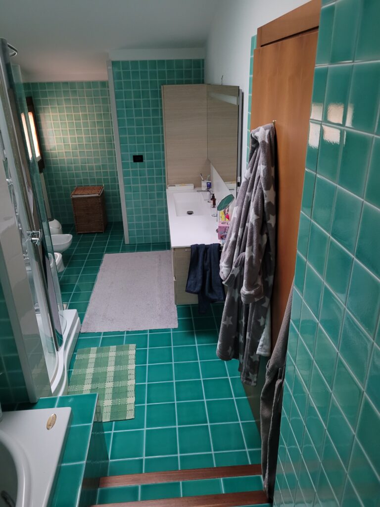 bagno vasca e doccia prima