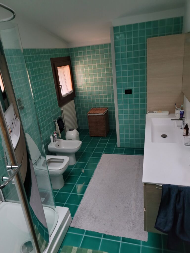 bagno vasca e doccia prima