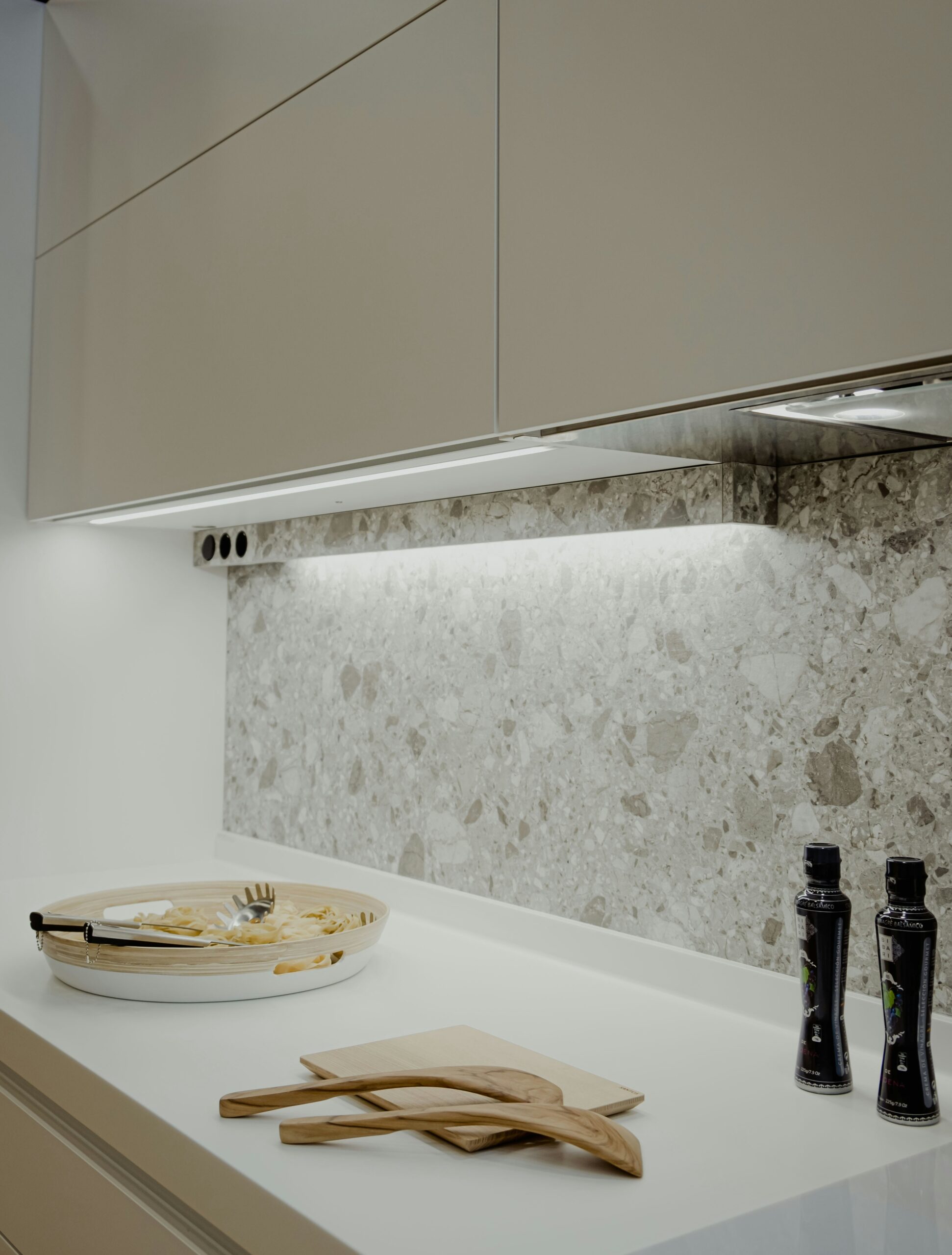 cucina con paraschizzi in gres