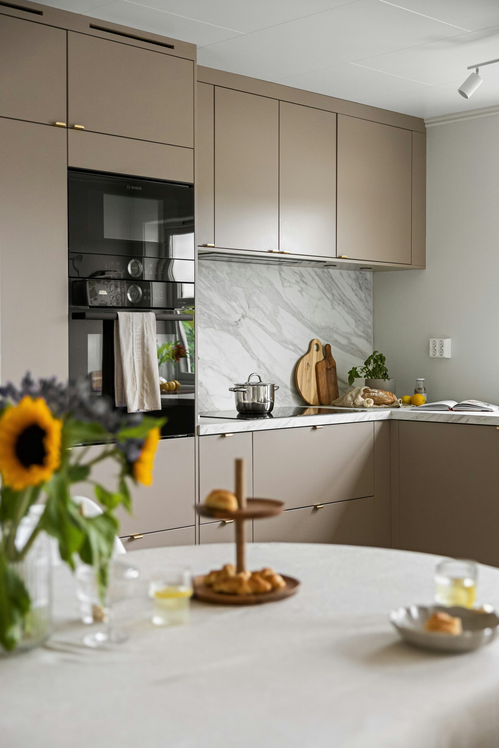 cucina con paraschizzi in gres