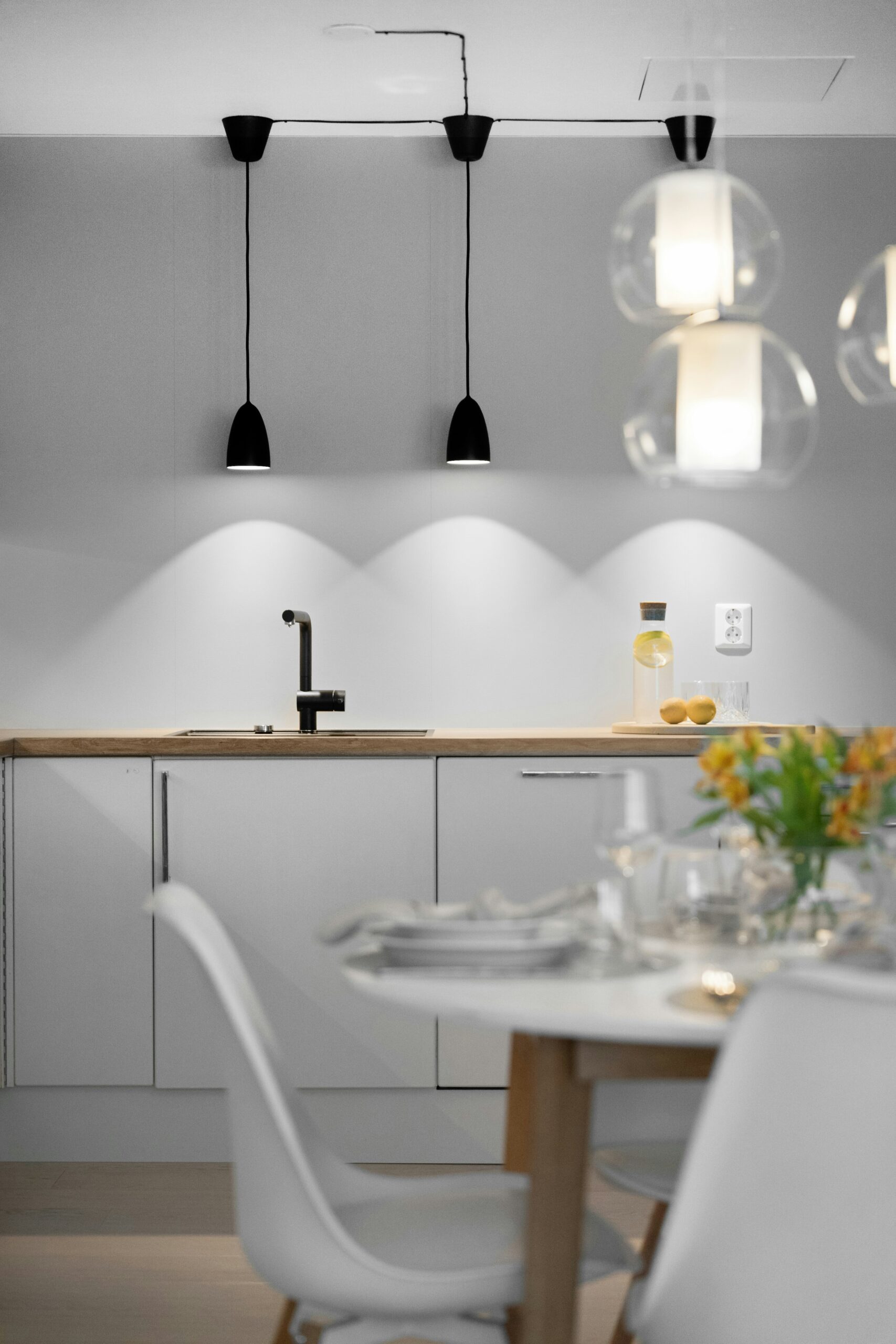 cucina bianca senza paraschizzi