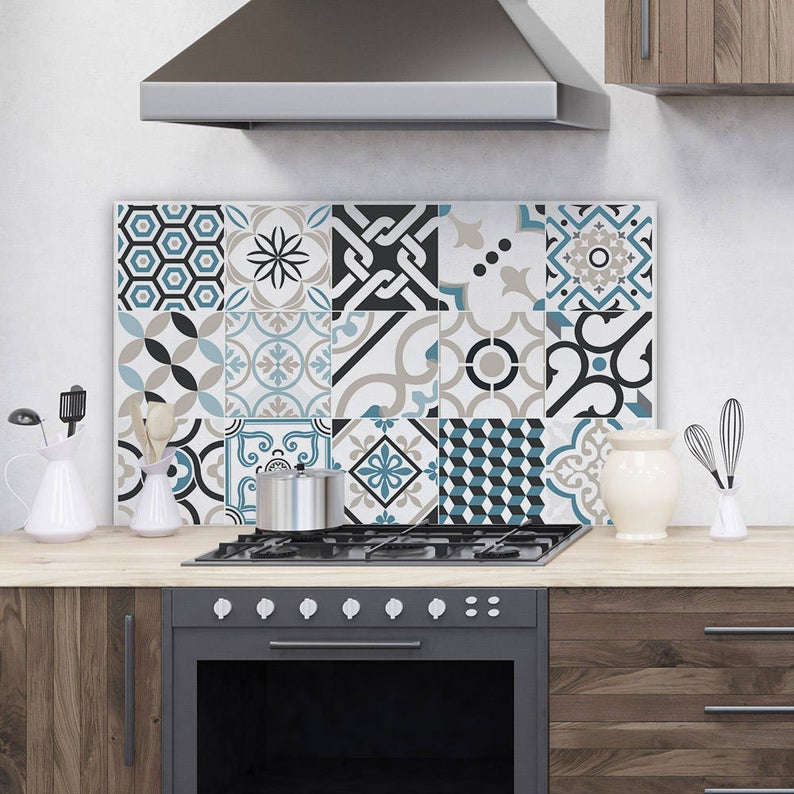 paraschizzi cucina piastrelle adesive
